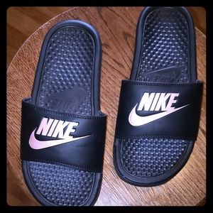 NWOT Nike slides size 6